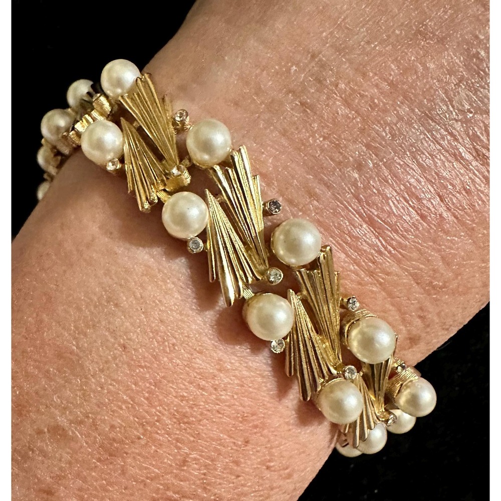 Trifari Gold Tone Pearl & Rhinestone Bracelet